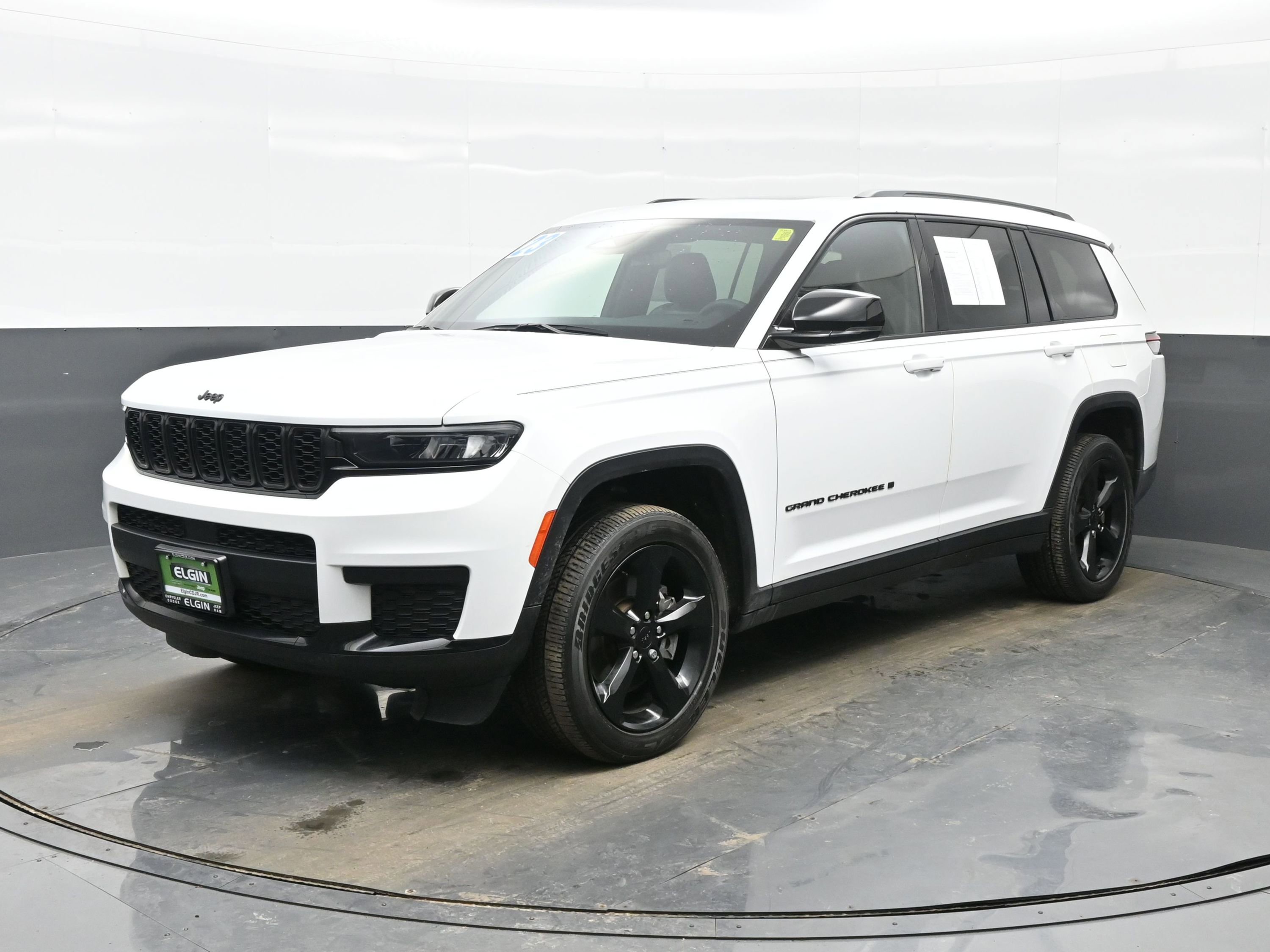 Used 2023 Jeep Grand Cherokee L Laredo image 2