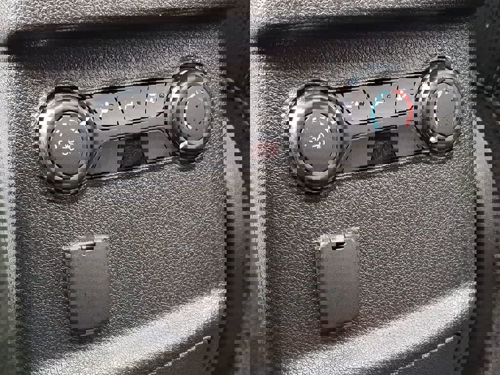 Used 2013 Ford Explorer XLT FWD image 24