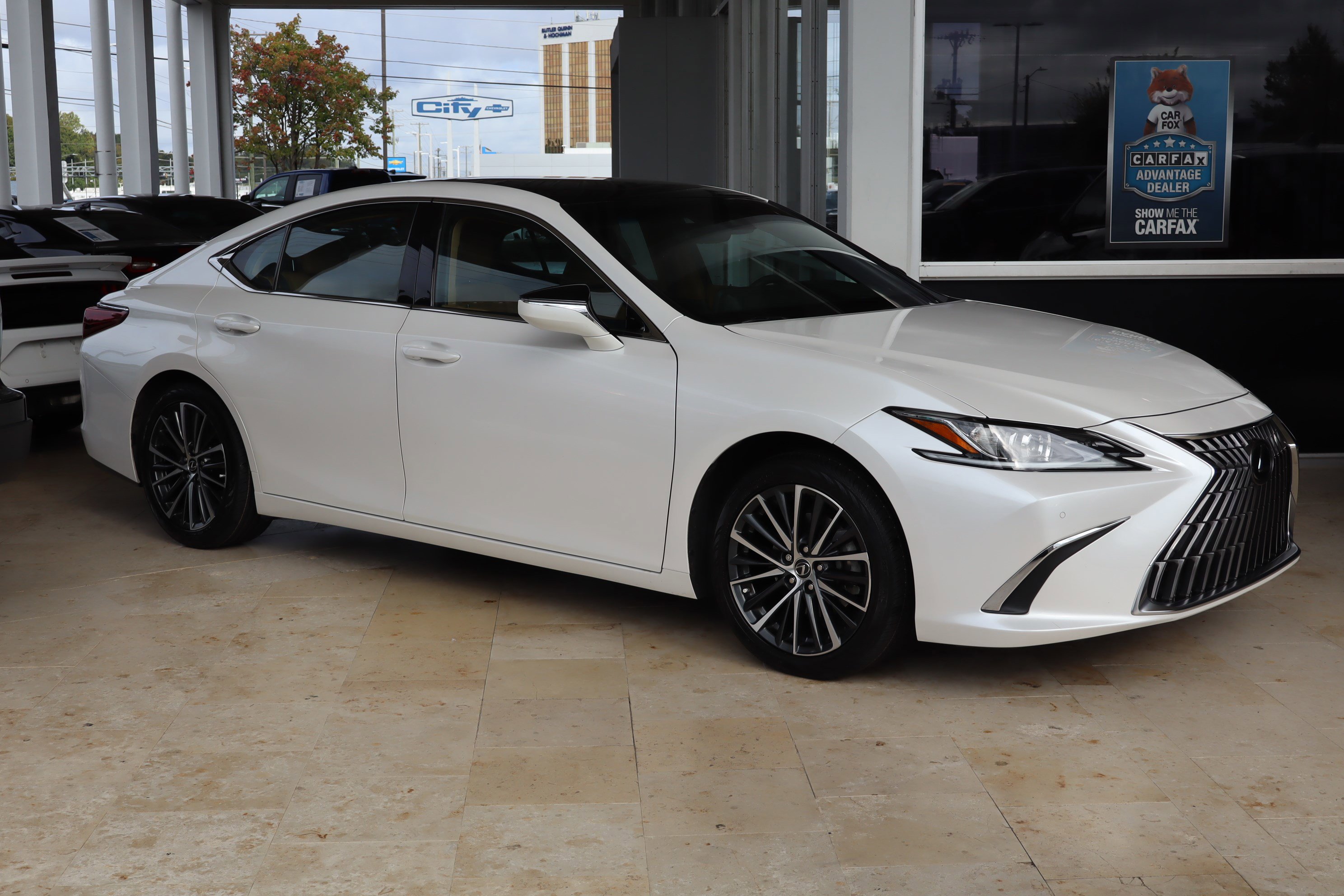 Used 2022 Lexus ES 350 w/ Premium Package image 2
