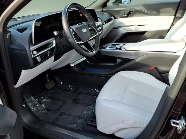 Used 2024 Cadillac Lyriq Luxury AWD/4WD image 11