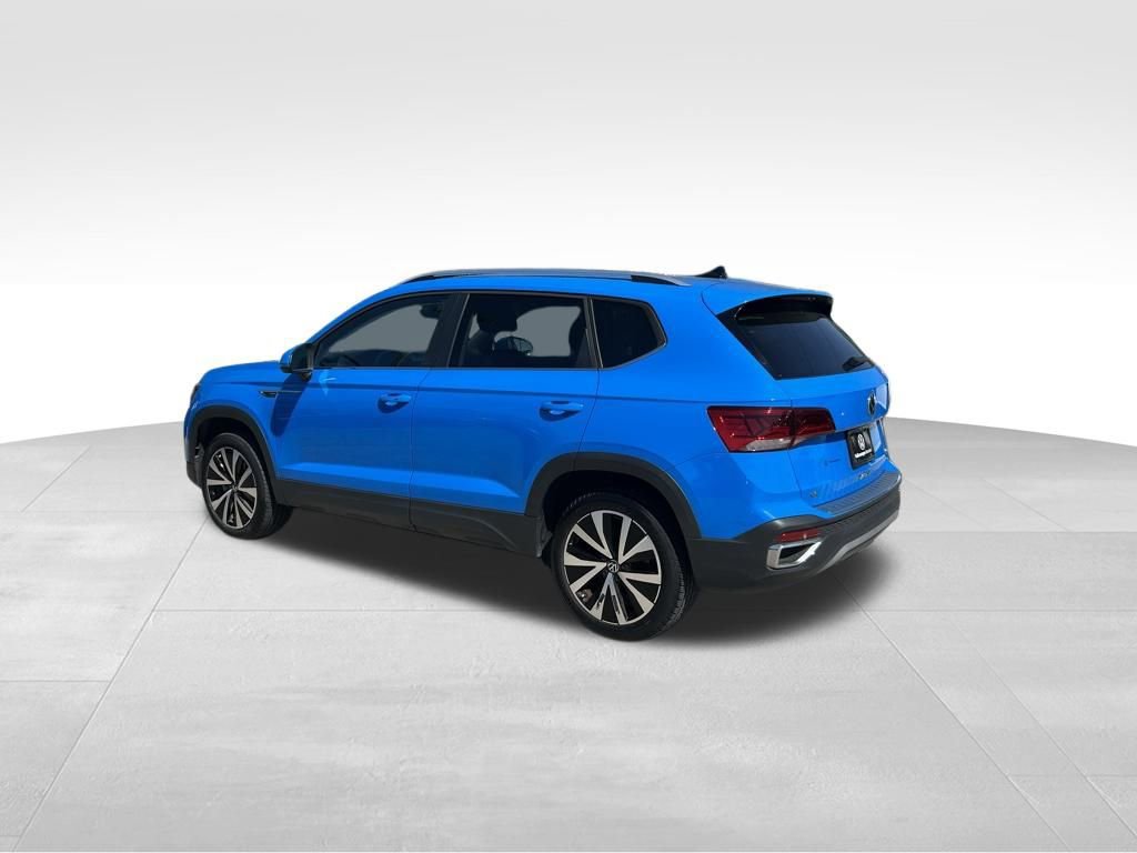 Certified 2023 Volkswagen Taos SE image 3