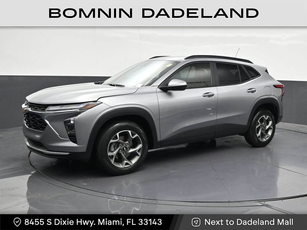 Used 2025 Chevrolet Trax LT FWD image 1