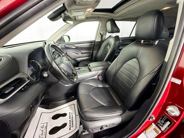 Used 2020 Toyota Highlander XLE image 19