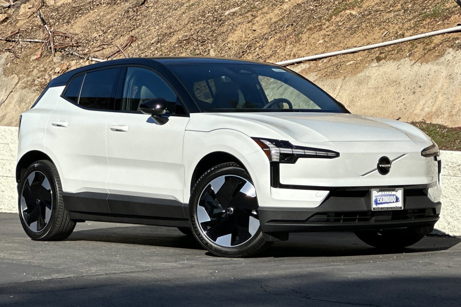 New 2026 Volvo EX30 Plus w/ Climate Package image 2