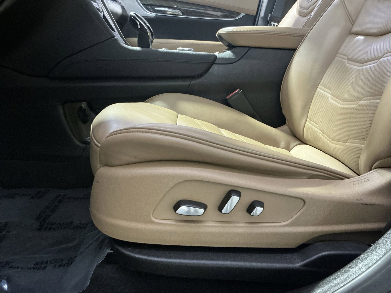 Used 2022 Cadillac XT6 Sport w/ Platinum Package image 15