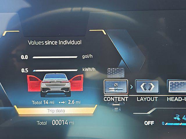 New 2025 BMW 750e xDrive w/ Premium Package image 19