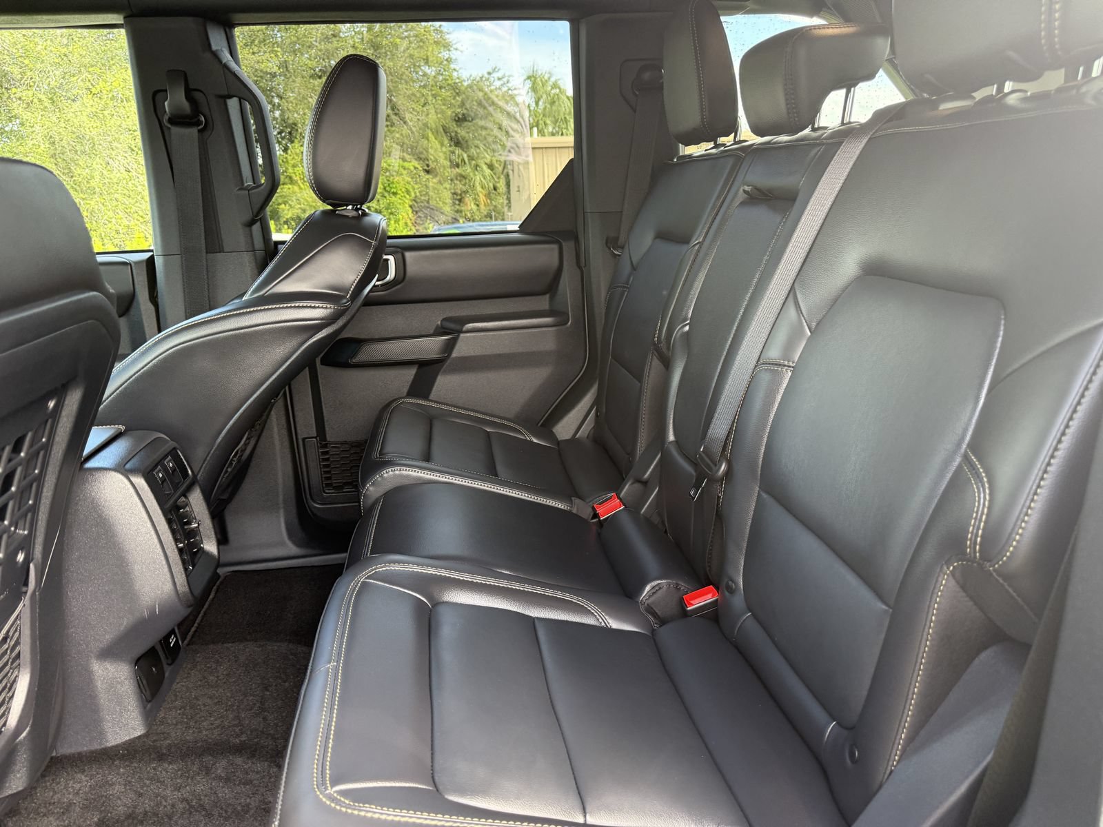 Certified 2025 Ford Bronco Badlands w/ Sasquatch Package AWD/4WD image 20
