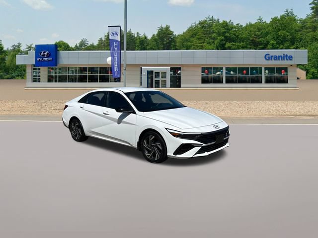 Used 2025 Hyundai Elantra SEL FWD image 3
