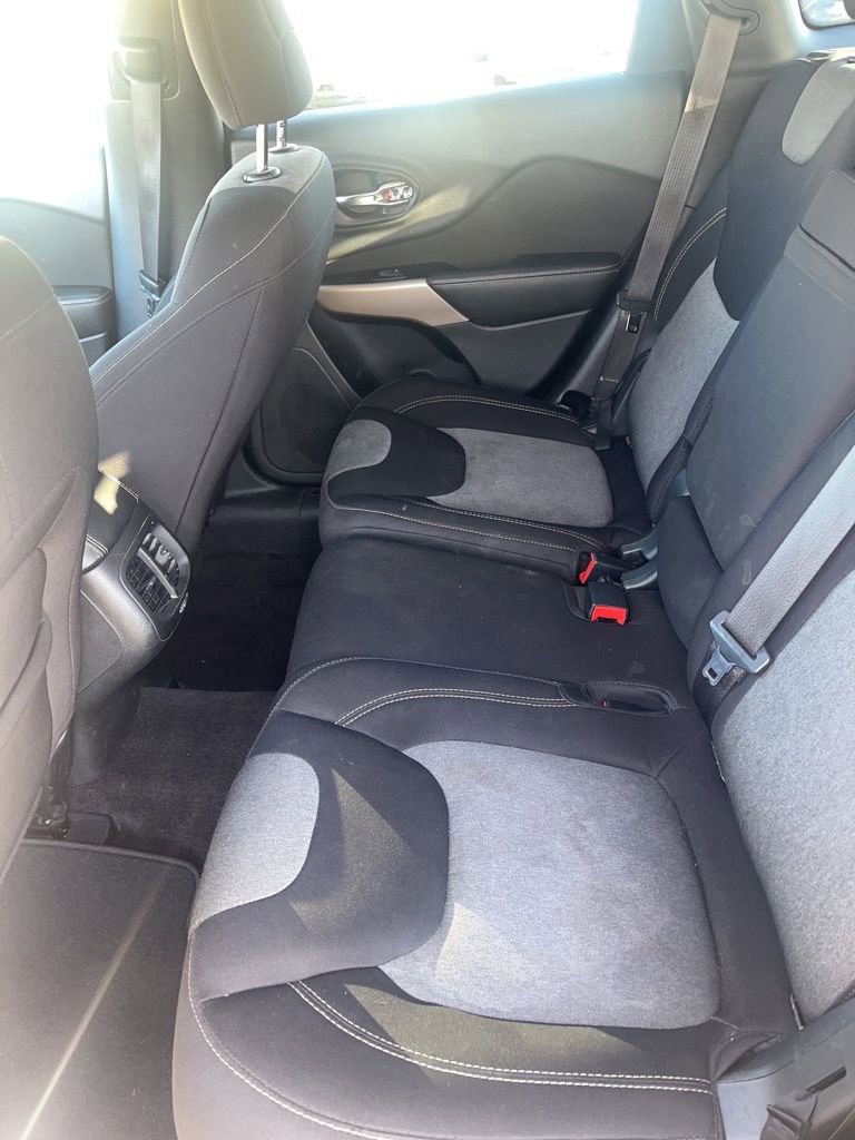 Used 2017 Jeep Cherokee Altitude image 6