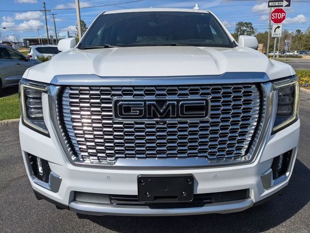 Used 2022 GMC Yukon XL Denali w/ Denali Premium Package image 3