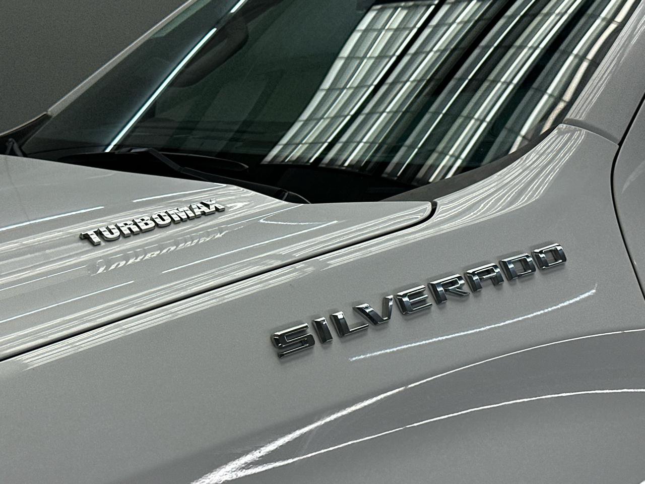Used 2024 Chevrolet Silverado 1500 LT AWD/4WD image 6