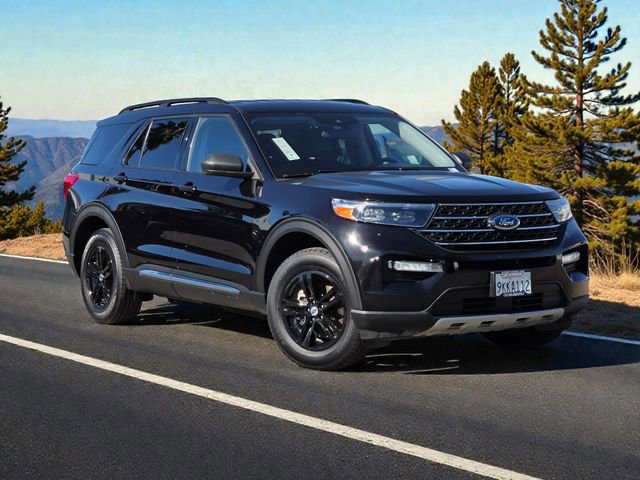 Used 2024 Ford Explorer XLT w/ Equipment Group 202A image 2