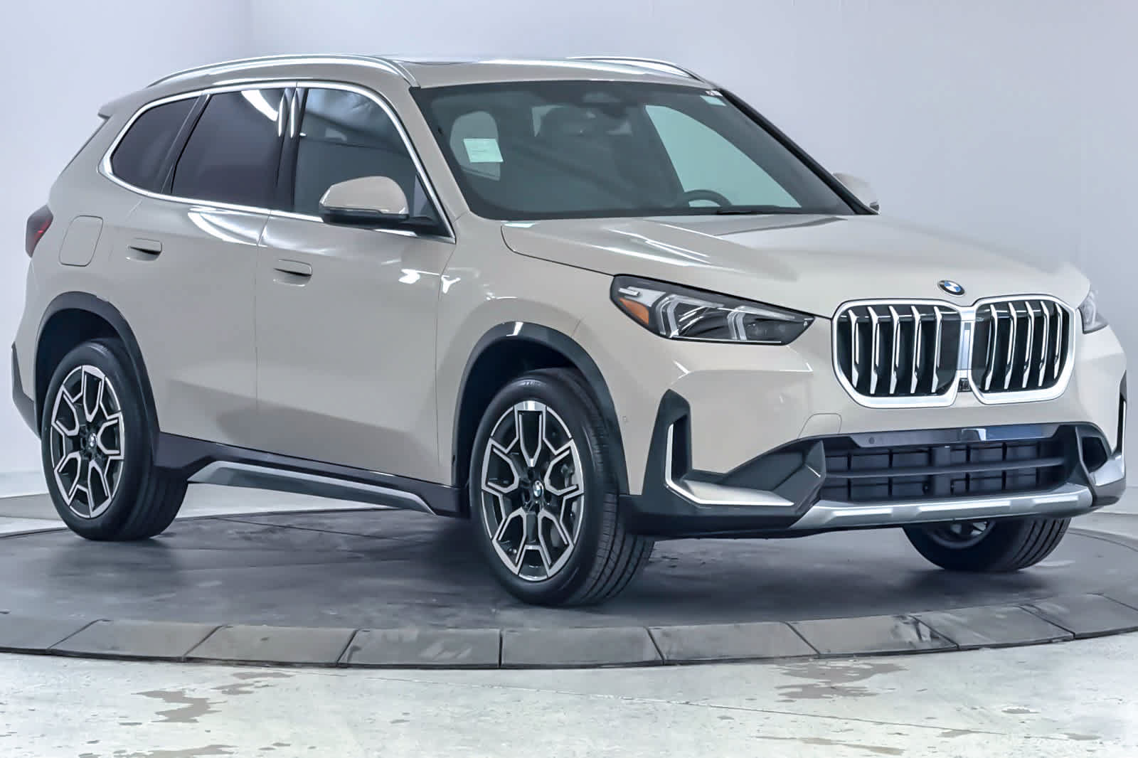 New 2026 BMW X1 xDrive28i w/ Technology Package AWD/4WD image 9