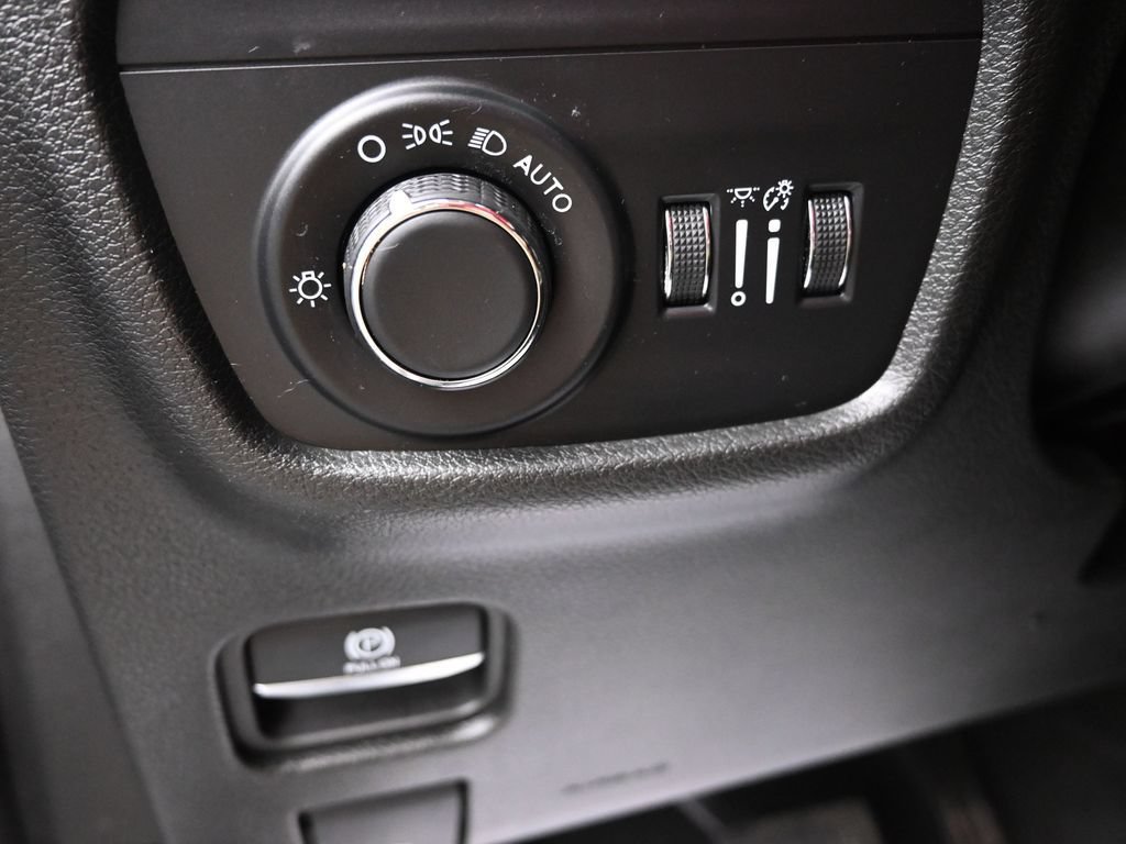 Used 2024 Jeep Grand Cherokee Altitude AWD/4WD image 31