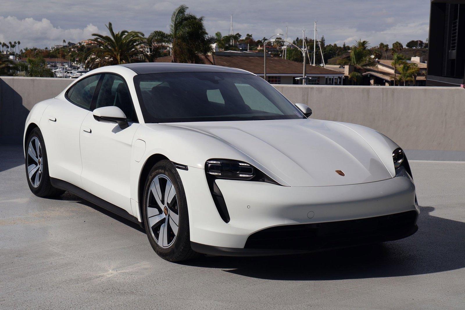 Certified 2022 Porsche Taycan image 7