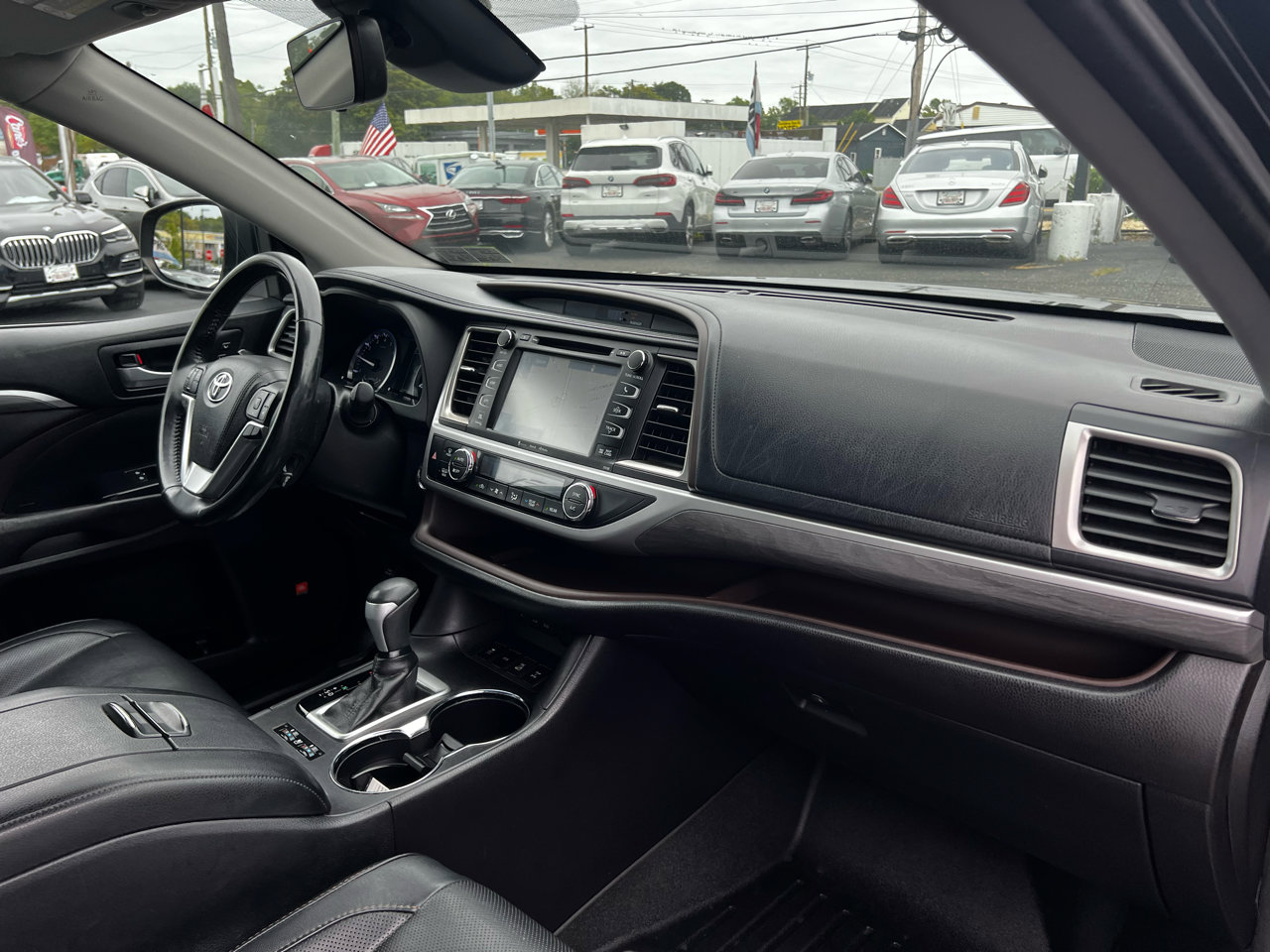 Used 2017 Toyota Highlander Limited image 24