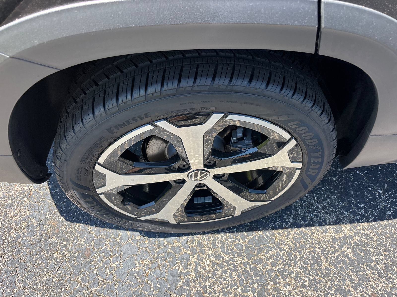 New 2026 Volkswagen Taos SEL AWD/4WD image 13