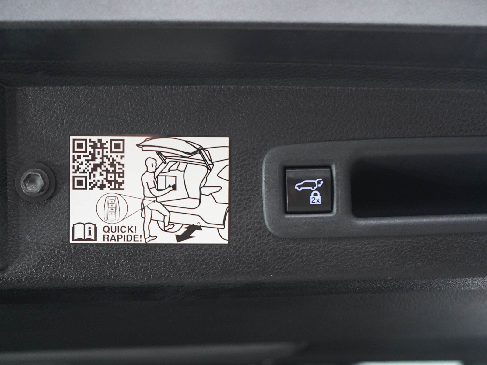Used 2023 Toyota Sienna XLE w/ XLE Plus Package AWD/4WD image 18
