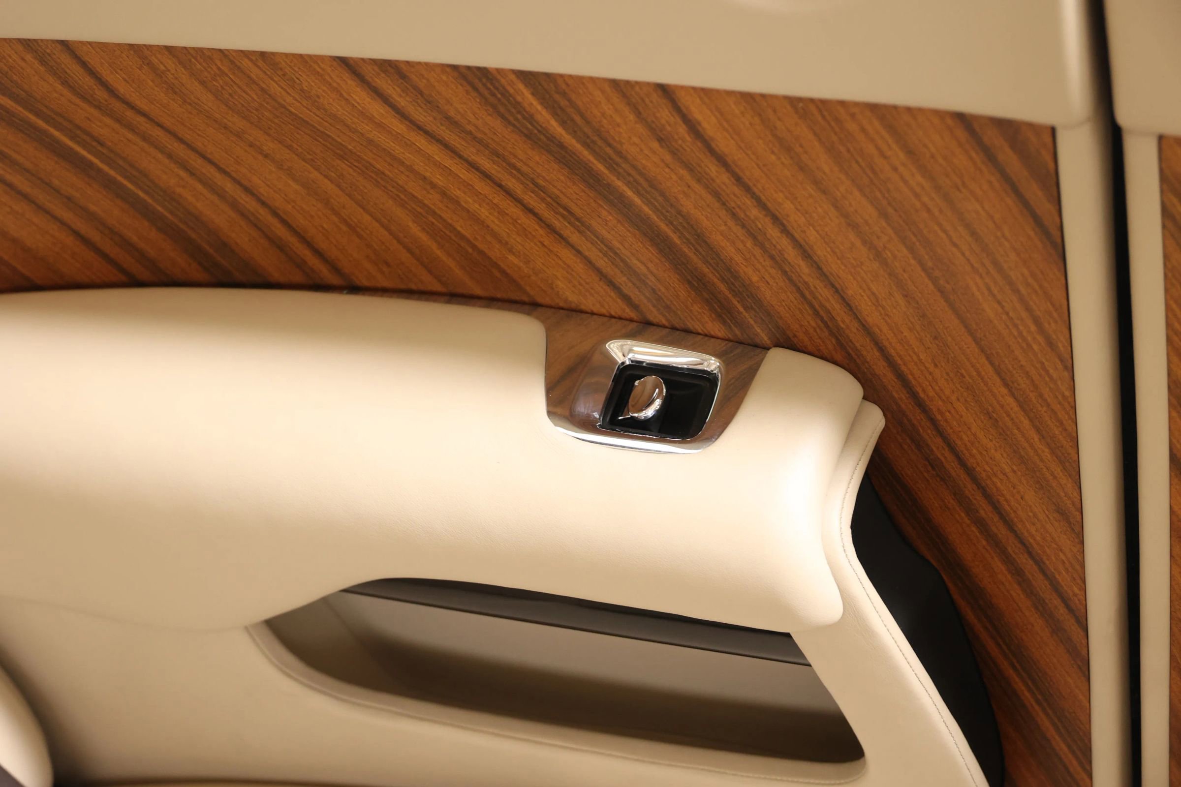 Used 2014 Rolls-Royce Wraith image 93