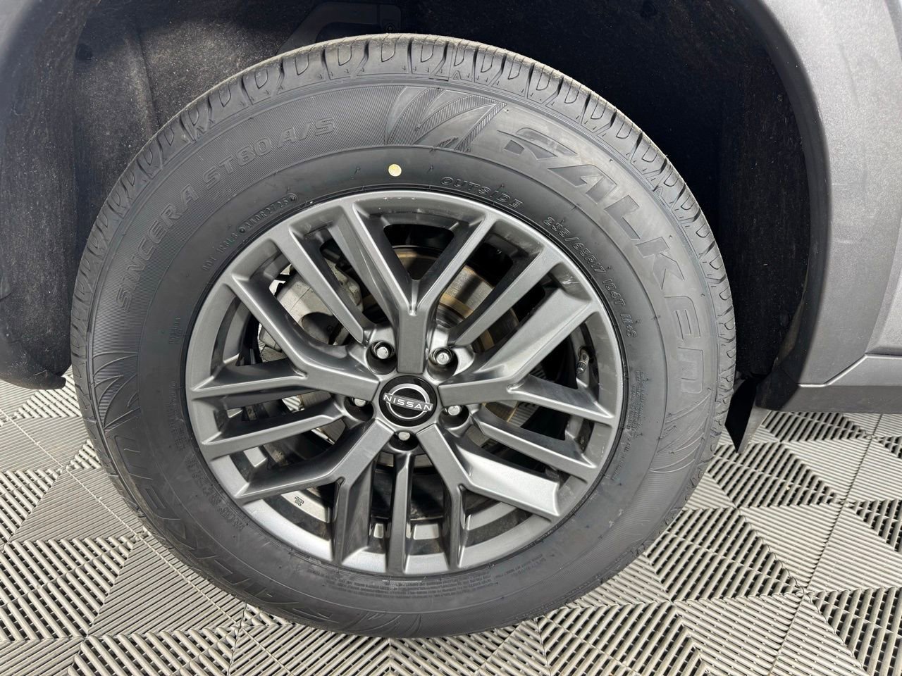 Used 2024 Nissan Rogue S image 37