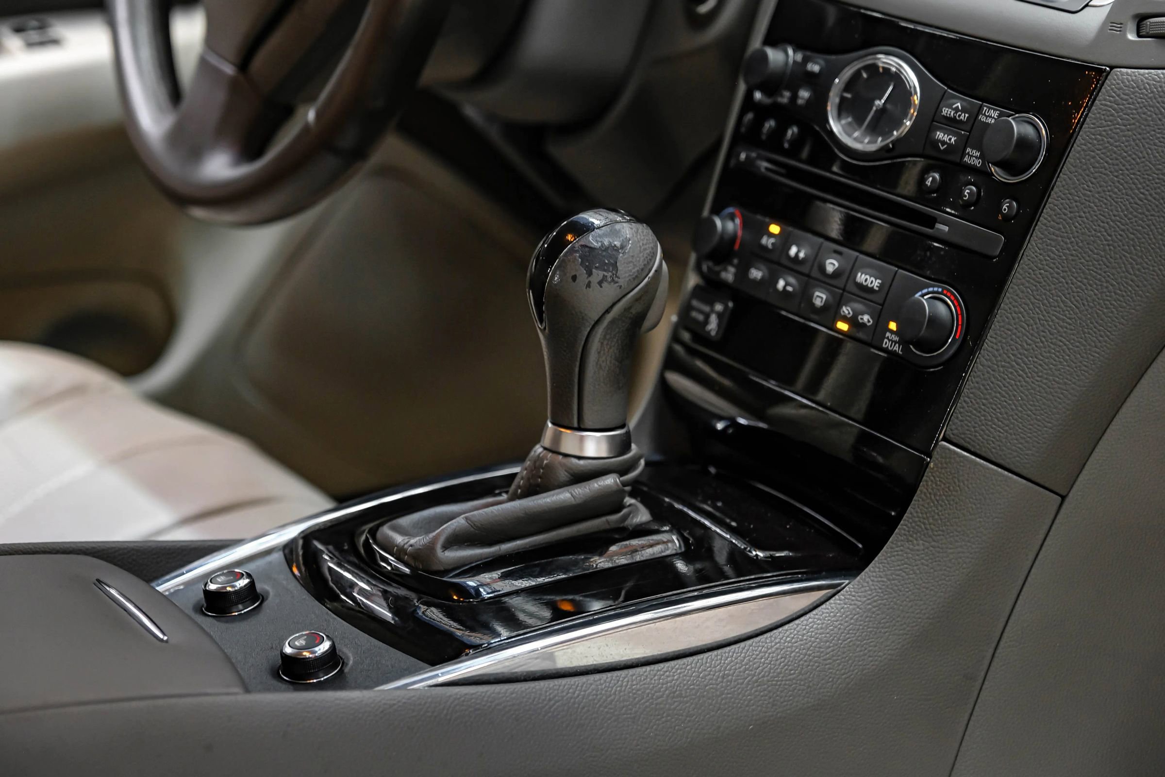 Used 2015 INFINITI Q40 image 26