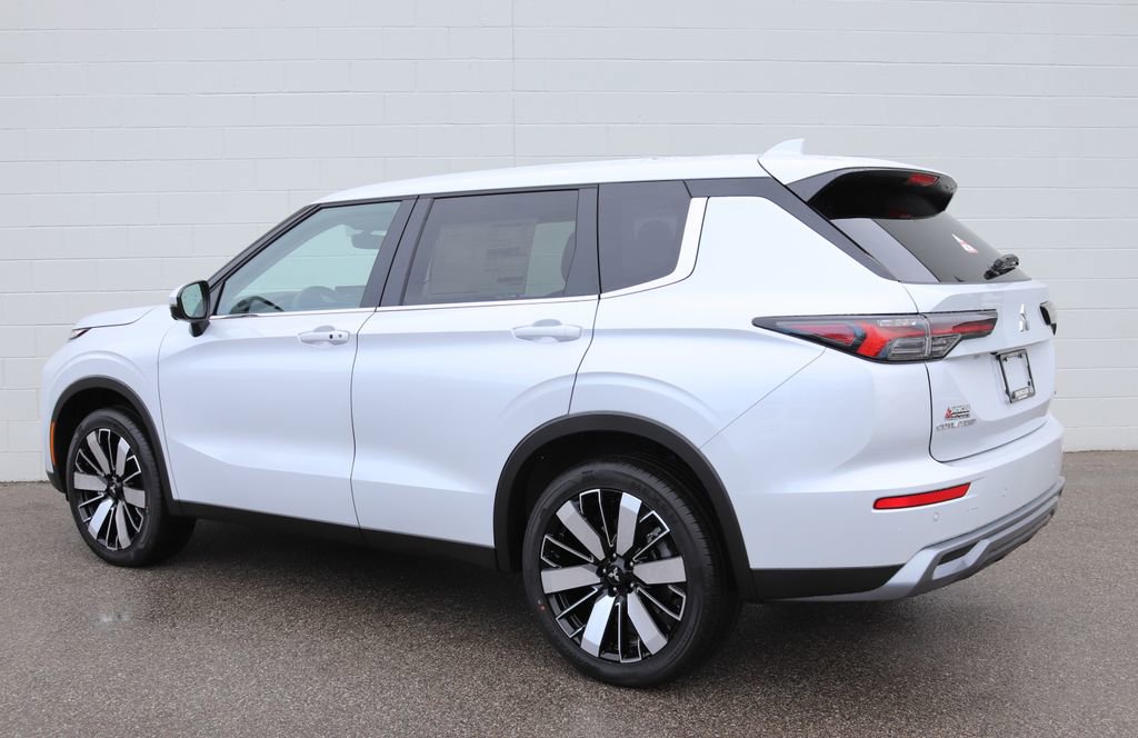New 2026 Mitsubishi Outlander SE image 3