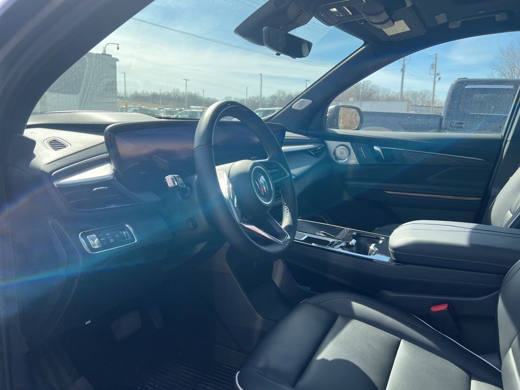 Used 2025 Buick Enclave Avenir w/ Super Cruise Package image 6