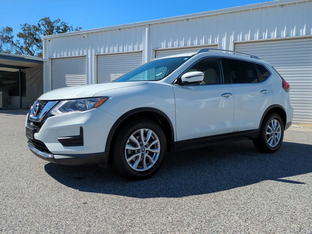 Used 2017 Nissan Rogue SV w/ SV Premium Package image 2
