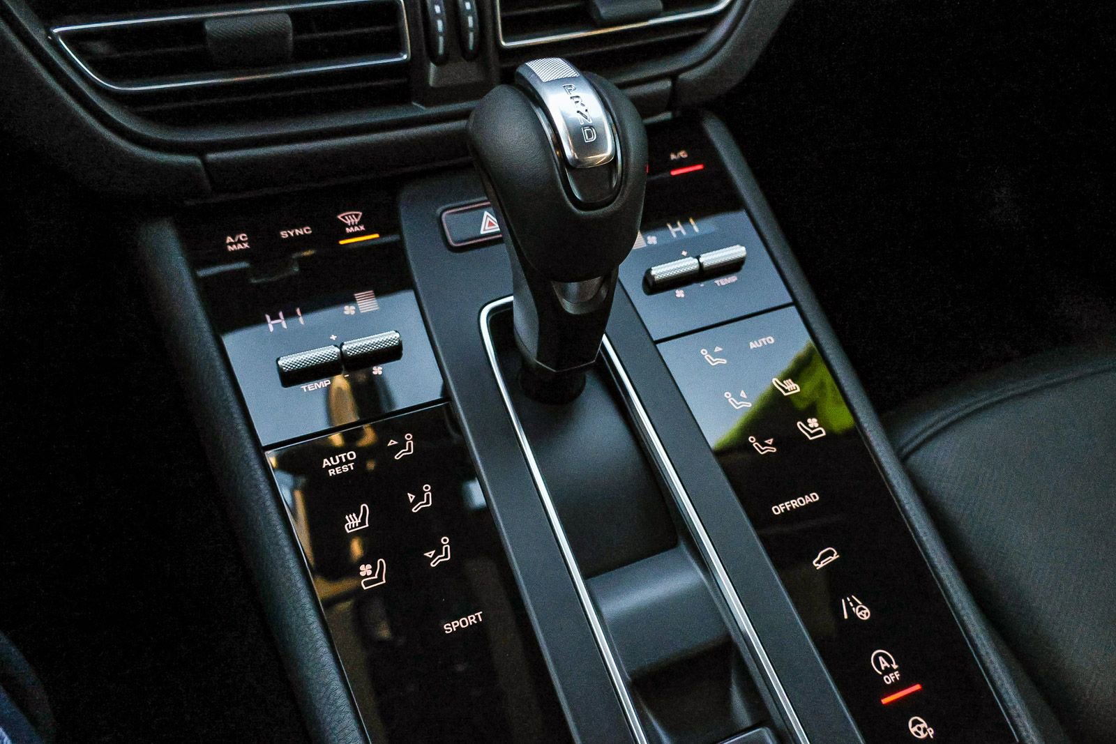 Used 2022 Porsche Macan Base image 36