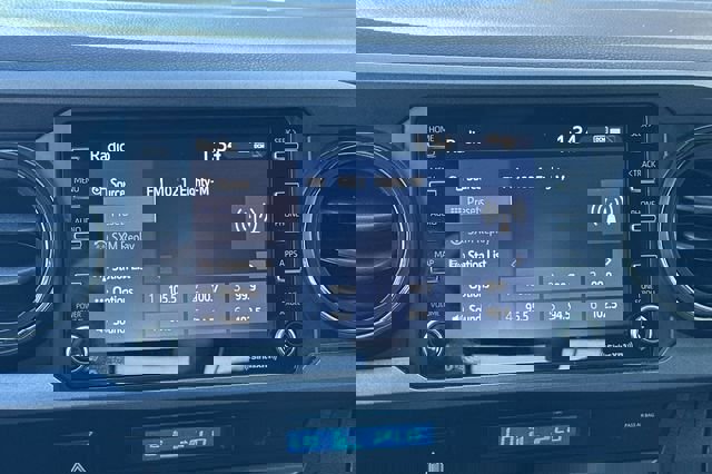 Used 2021 Toyota Tacoma TRD Sport w/ Technology Package image 19