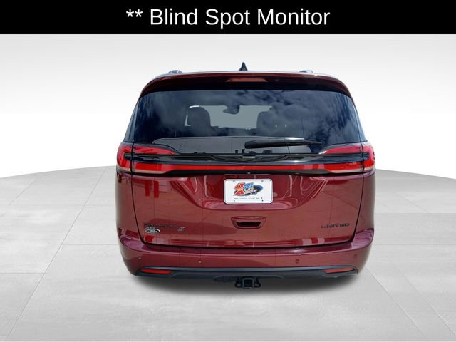 Used 2023 Chrysler Pacifica Limited w/ S Appearance Package FWD image 4