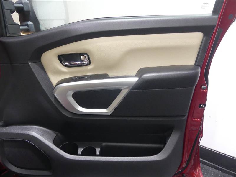 Used 2017 Nissan Titan SV AWD/4WD image 18