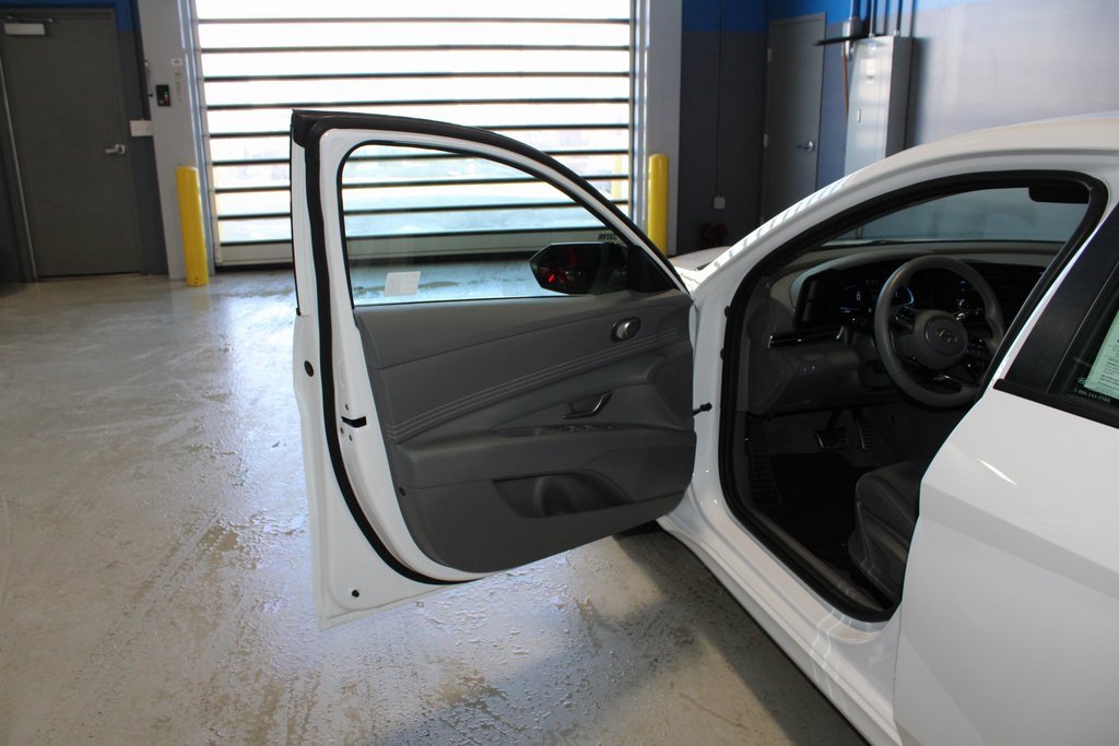 Used 2025 Hyundai Elantra Sport image 7