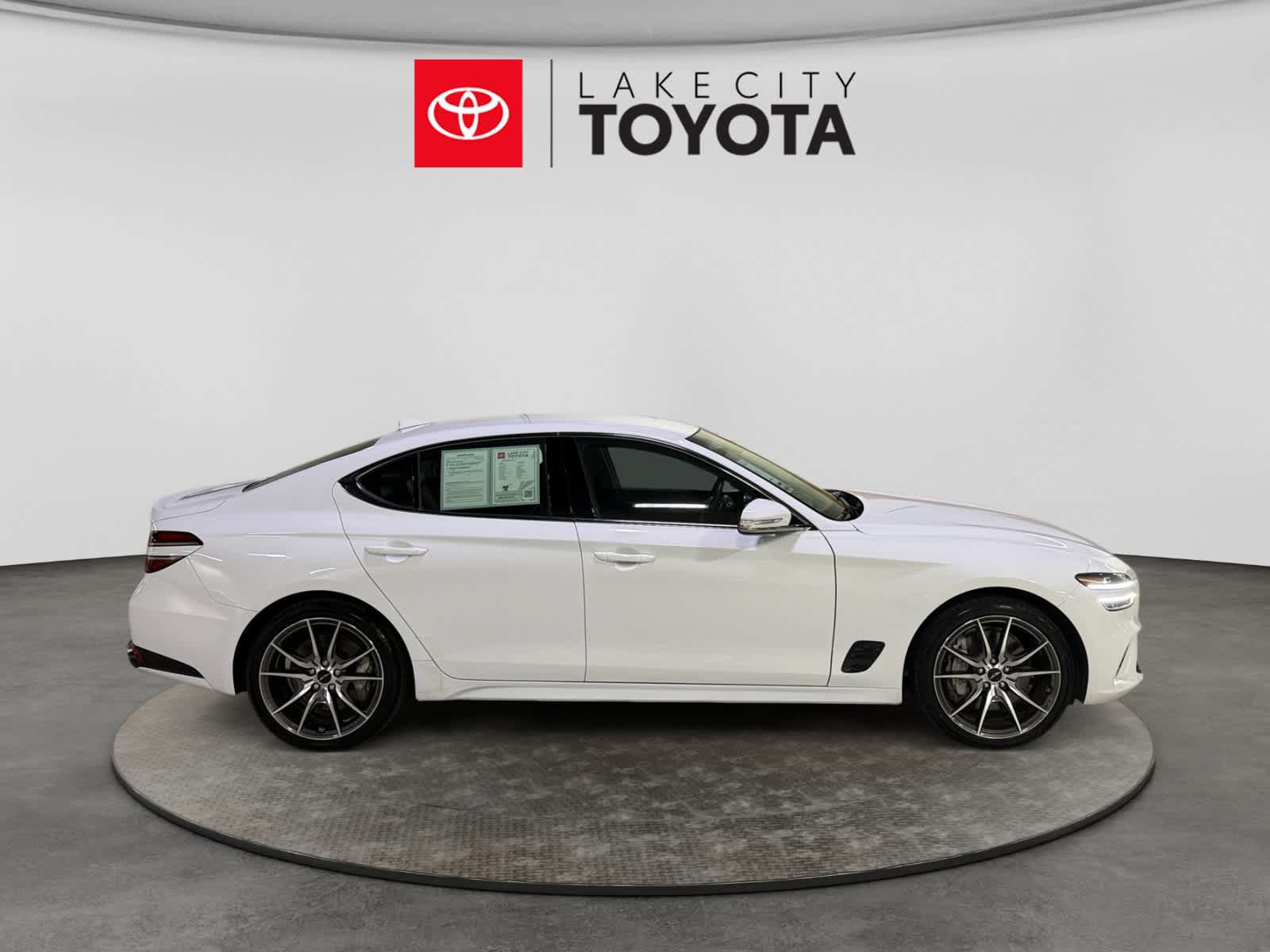 Used 2025 Genesis G70 2.5T RWD image 11