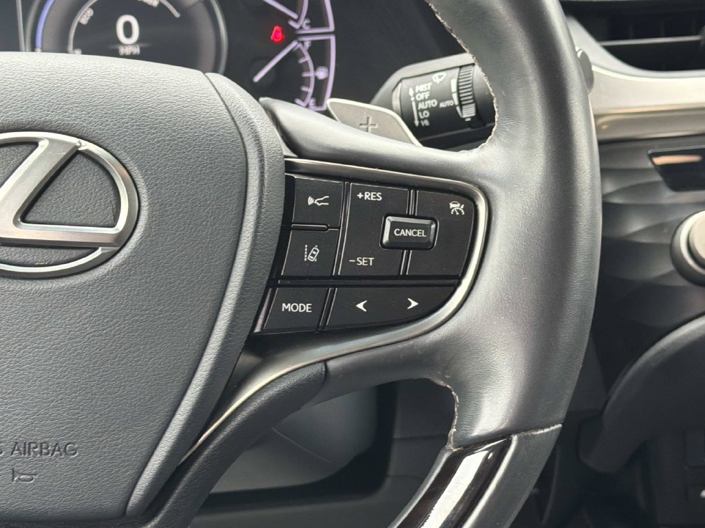 Used 2021 Lexus ES 300h w/ Accessory Package FWD image 9
