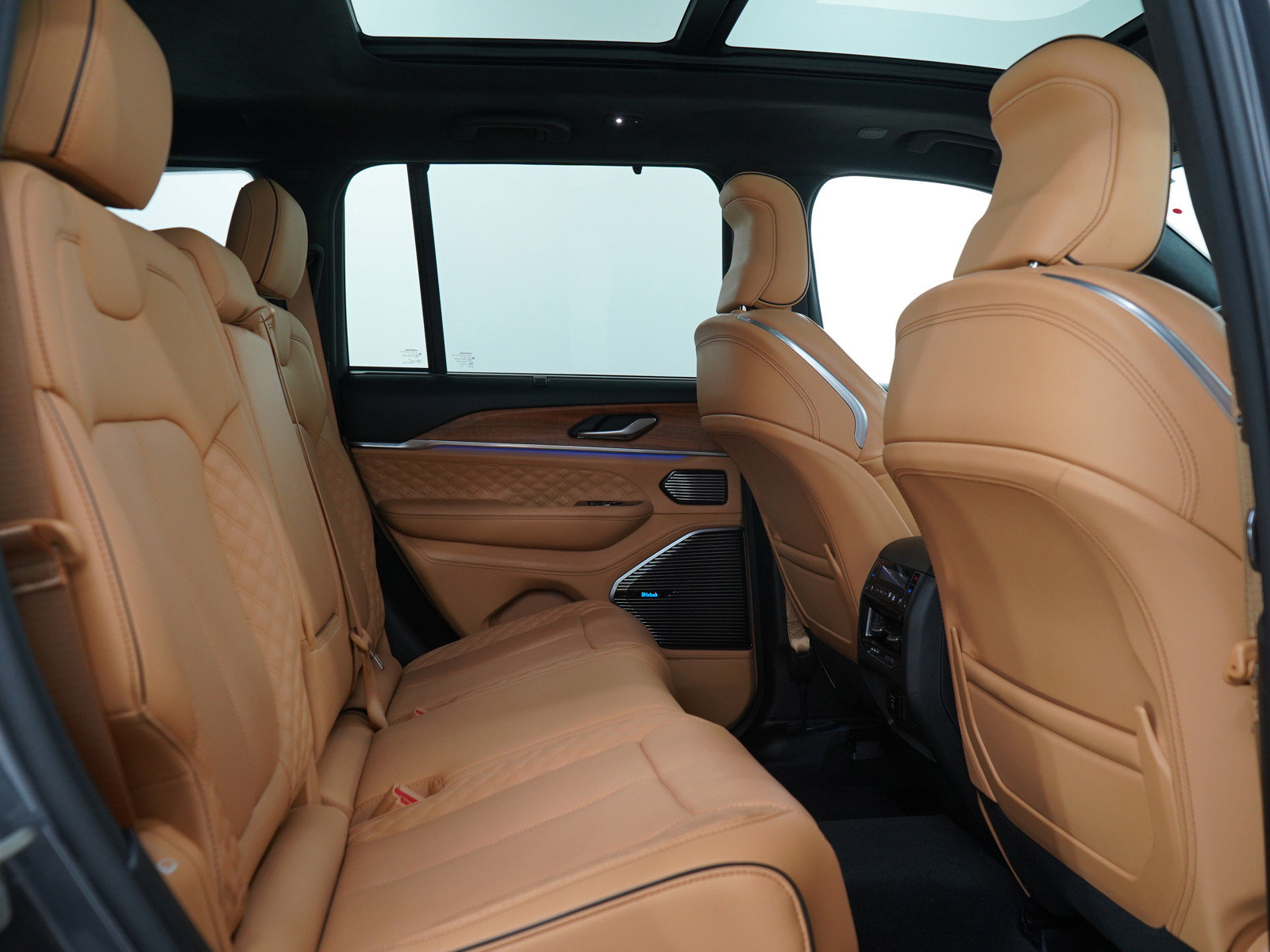 Used 2024 Jeep Grand Cherokee Summit AWD/4WD image 12