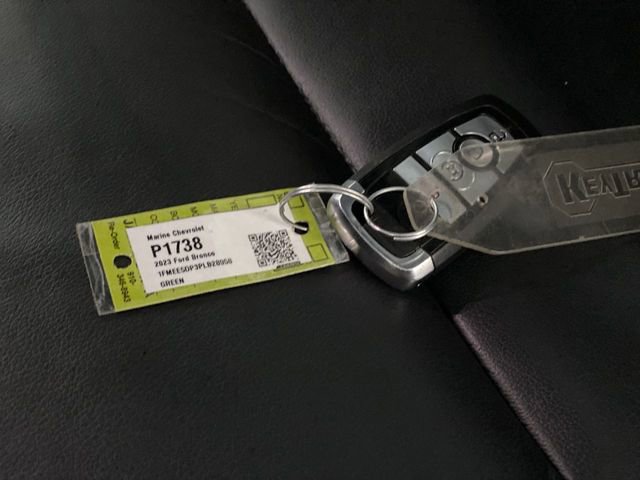 Used 2023 Ford Bronco Wildtrak image 39