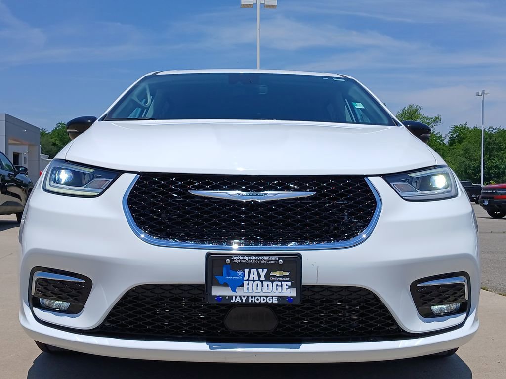 Used 2024 Chrysler Pacifica Touring-L FWD image 32