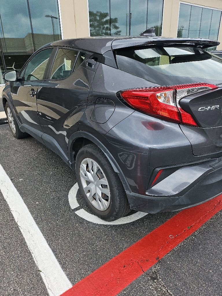 Used 2021 Toyota C-HR LE FWD image 4