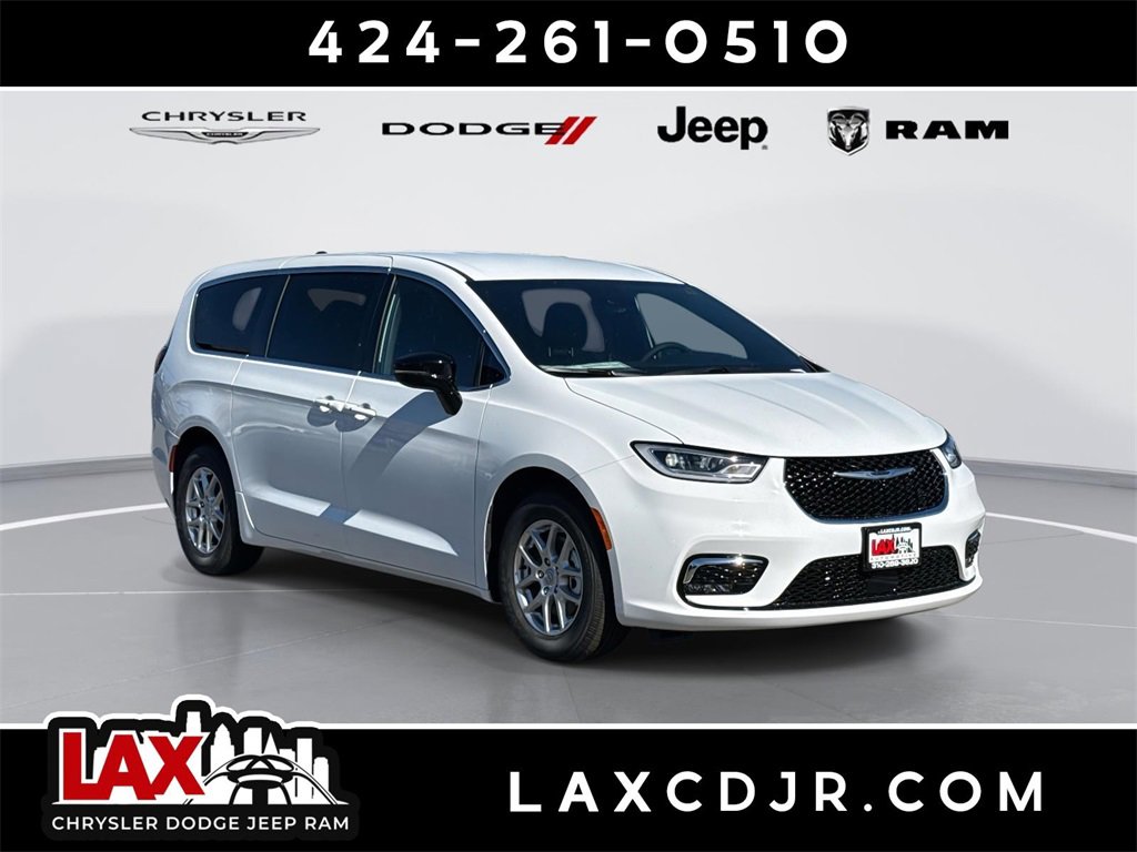 New 2026 Chrysler Pacifica Select image 1