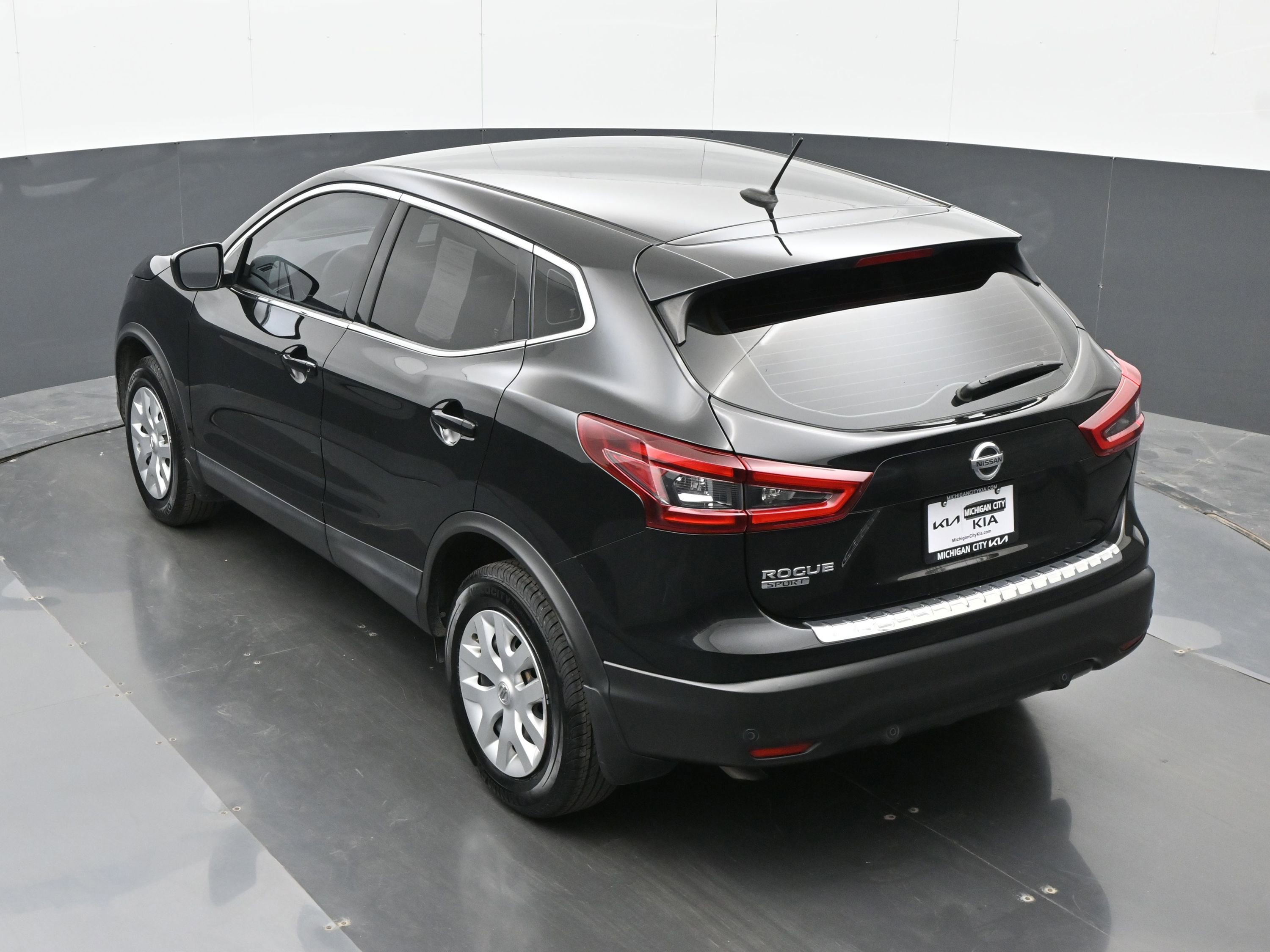 Used 2020 Nissan Rogue Sport S image 29