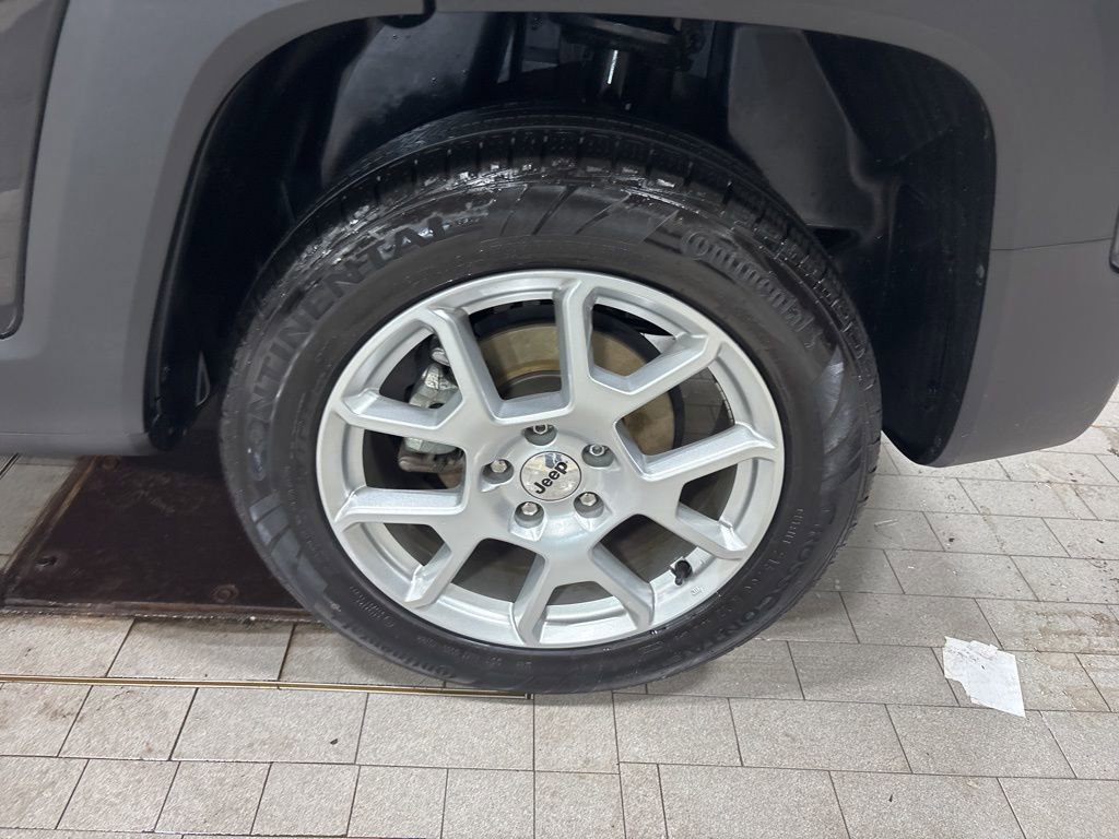 Used 2022 Jeep Renegade Latitude image 18