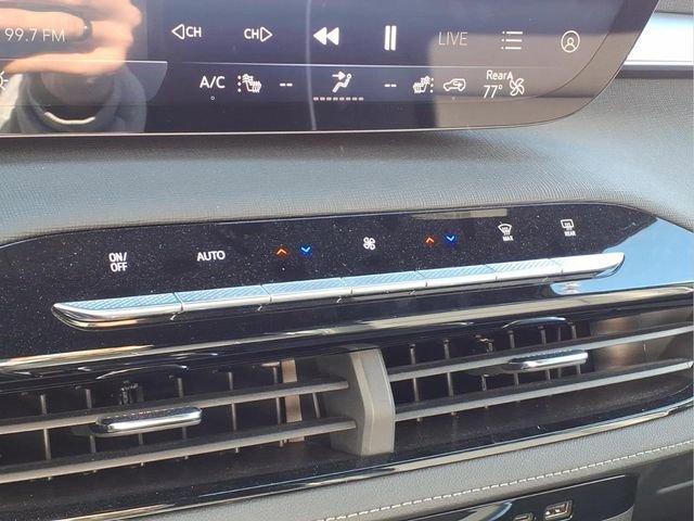 Used 2025 Buick Enclave Preferred image 9