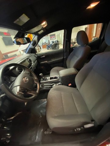 Used 2018 Toyota Tacoma TRD Sport image 11