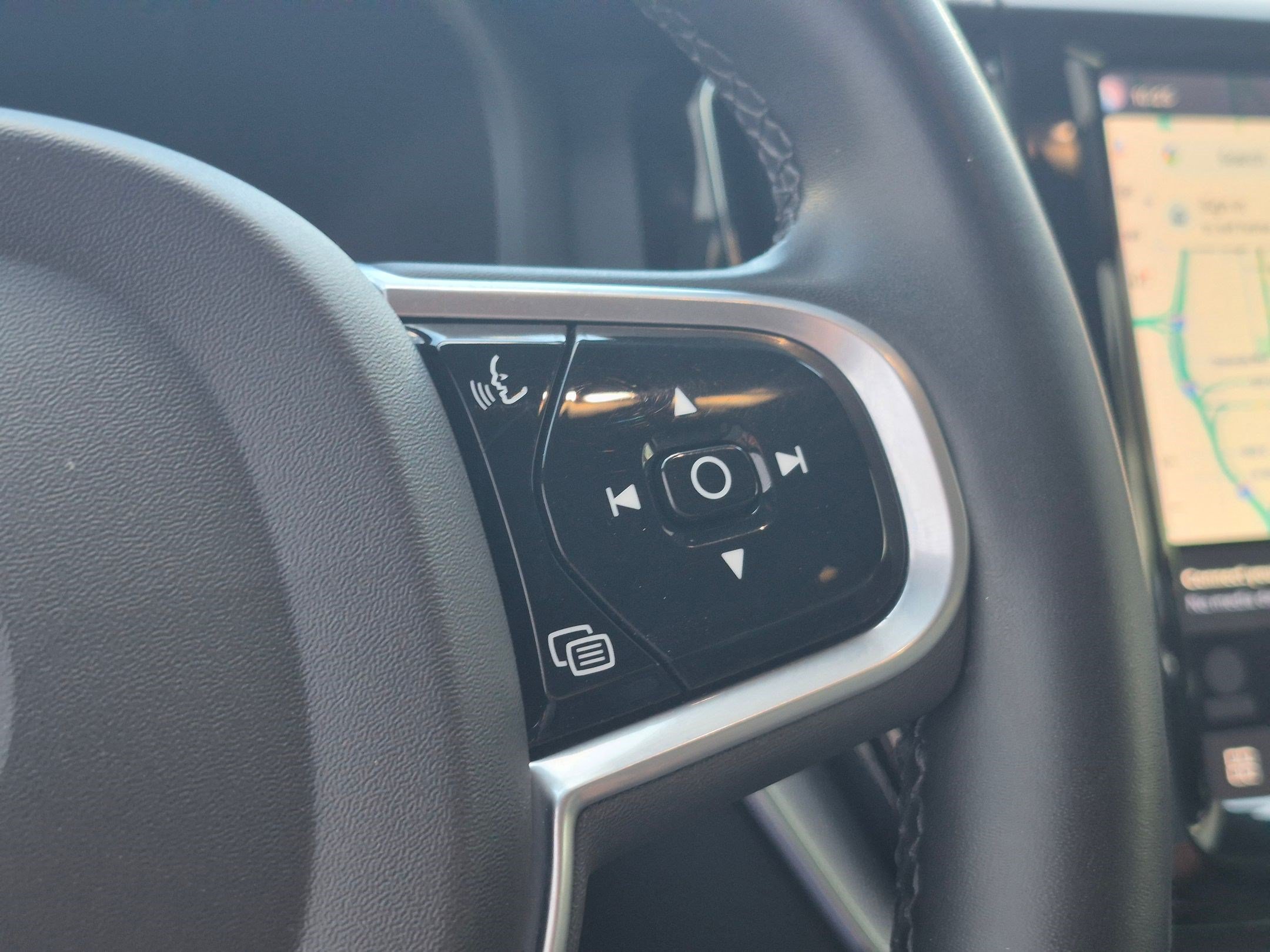 Used 2022 Volvo XC60 T8 R-Design w/ Advanced Package AWD/4WD image 18
