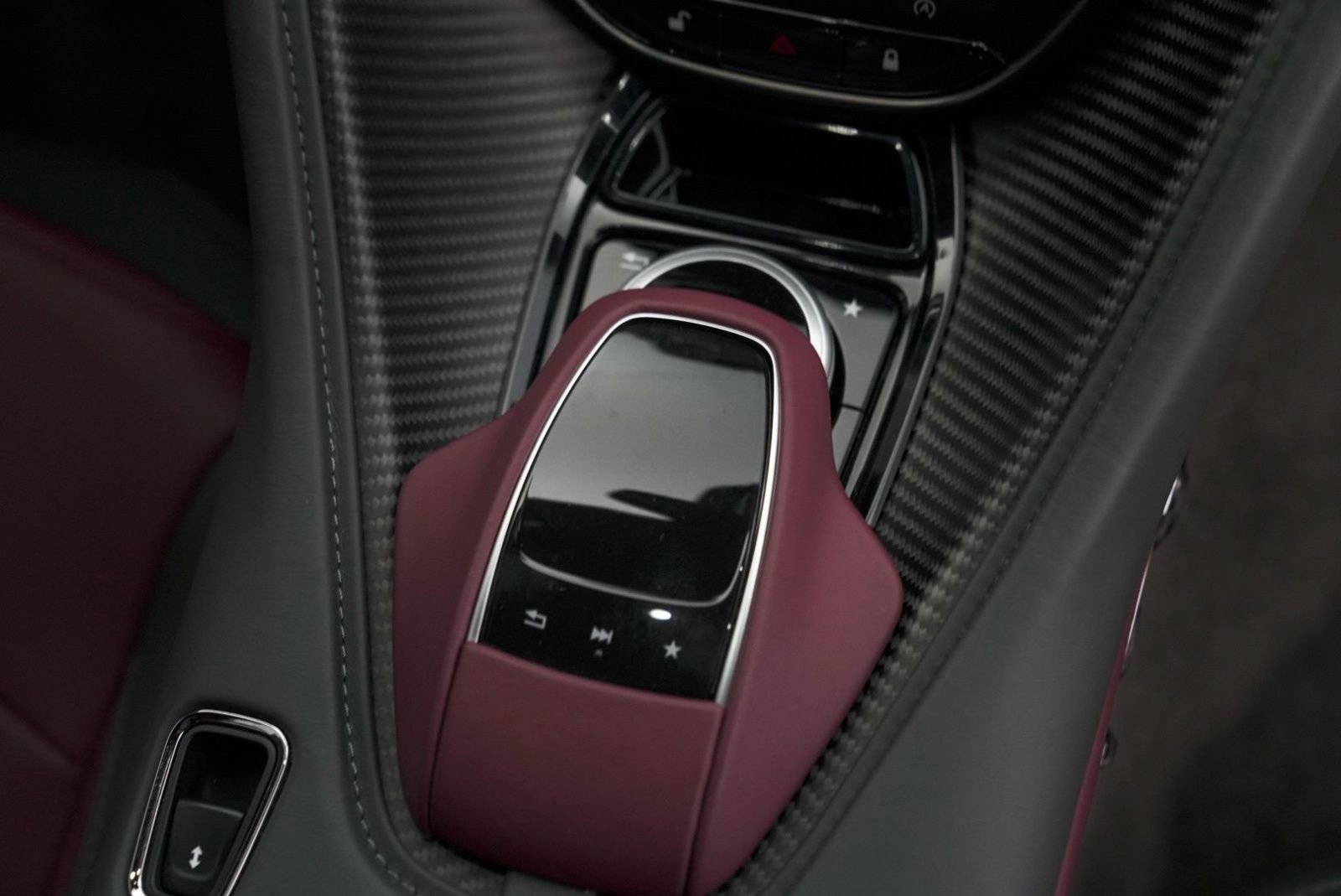 Used 2023 Aston Martin DBS Coupe RWD image 29
