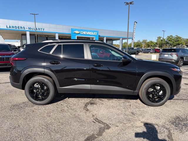 New 2026 Chevrolet Trax LT w/ Sunroof Package FWD image 2