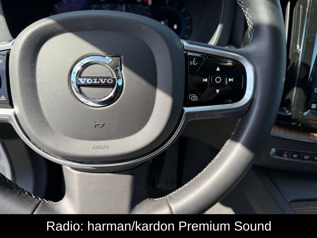 Used 2023 Volvo XC60 B5 Plus image 11