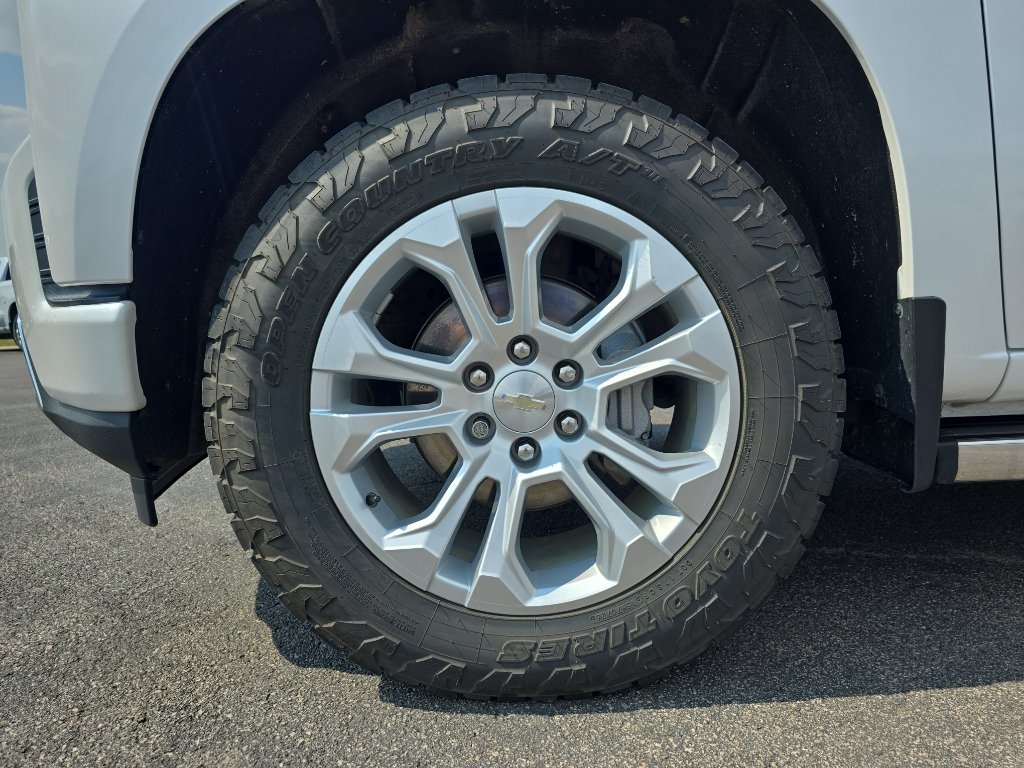 Used 2020 Chevrolet Silverado 1500 High Country w/ Technology Package AWD/4WD image 29
