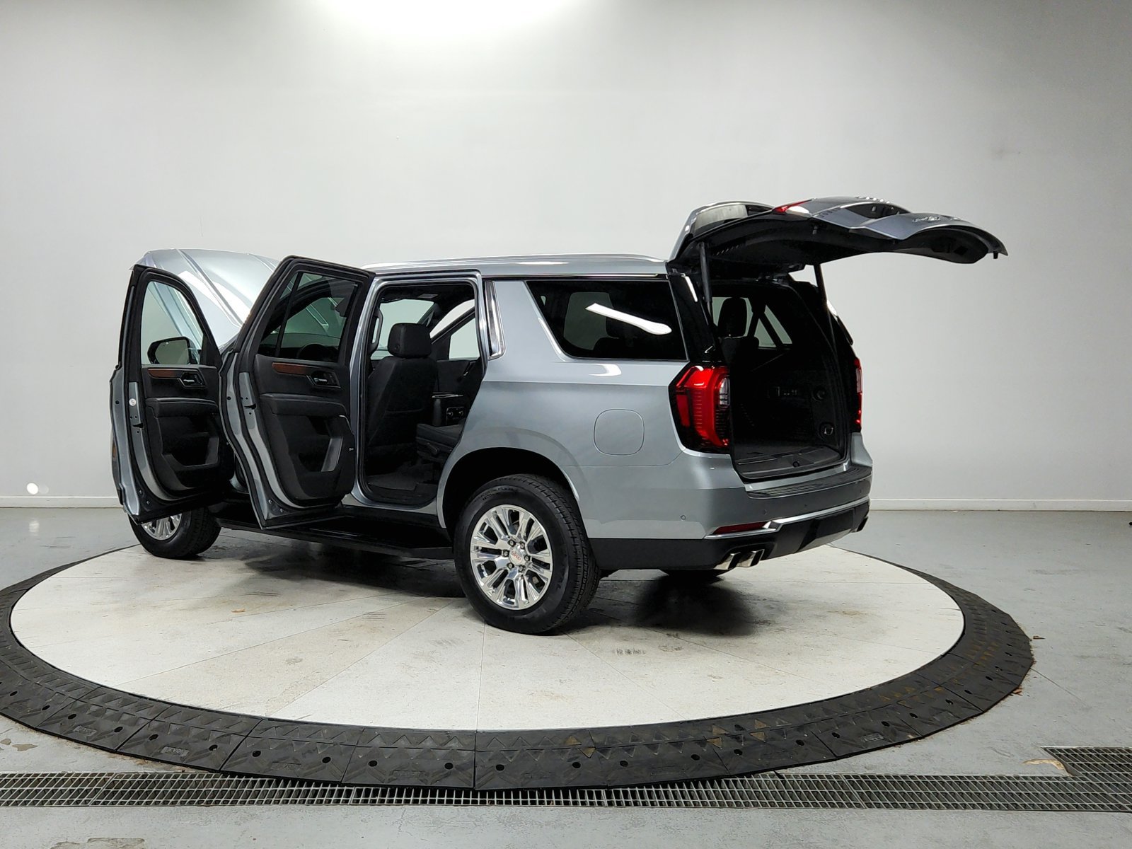 Used 2025 GMC Yukon Denali AWD/4WD image 14